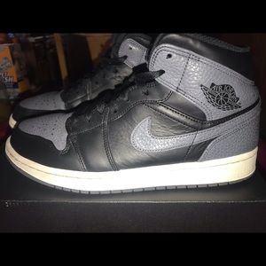 Jordan 1 mids